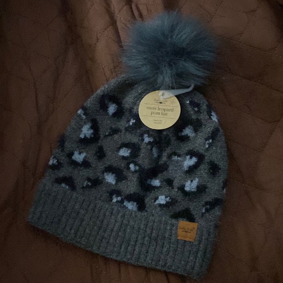 Britts knits snow leopard Pom hat NWT - Picture 1 of 3